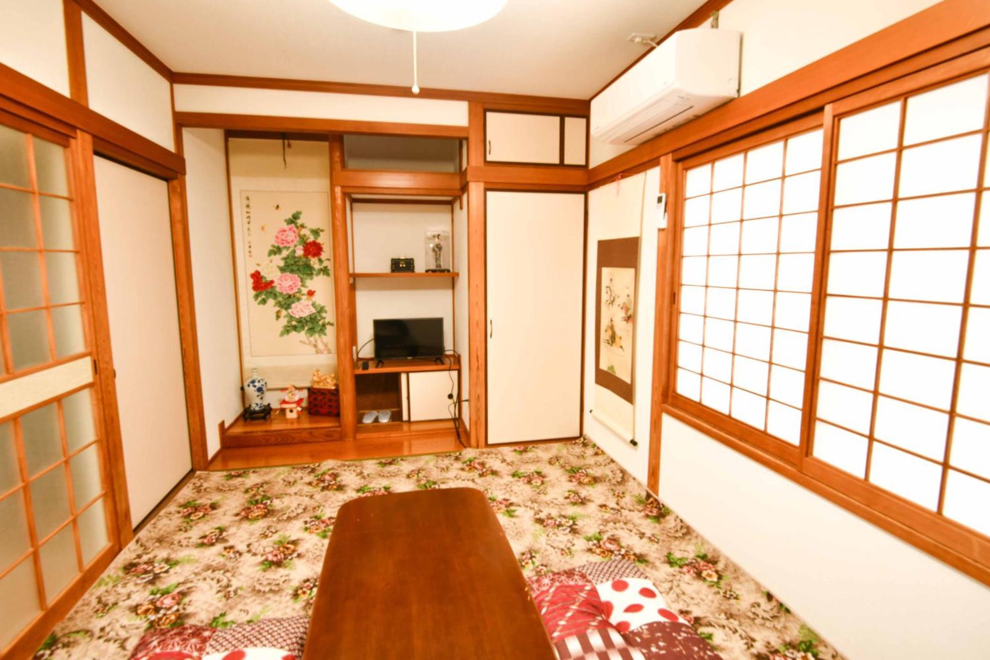媛楽園 松山中心地及び道後温泉に近い家族やグループ旅行の多人数が泊まれる快適な宿 Екстериор снимка